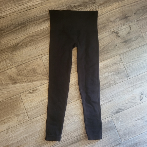 Black Spanx xs compression cropped leggings likeNEW - Picture 8 of 8